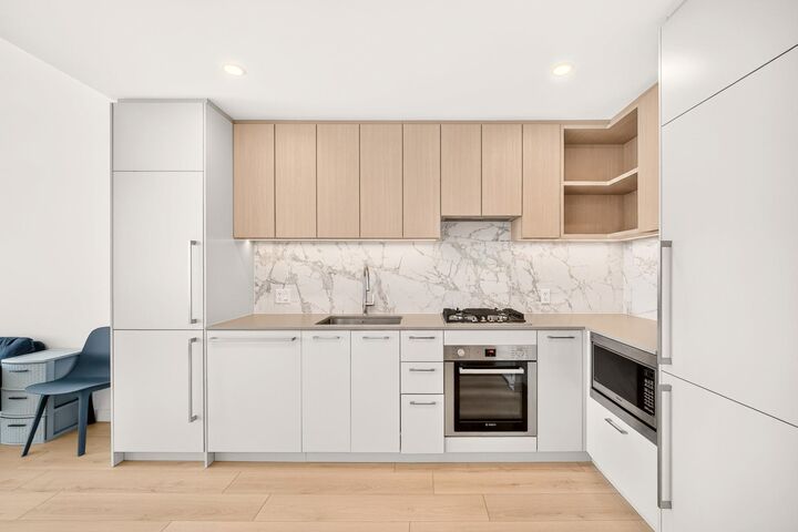 Property Photo: 6468 Willingdon Avenue 1303 BC V5H 0L3
