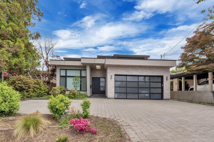 440 W Queens Road — photo 1