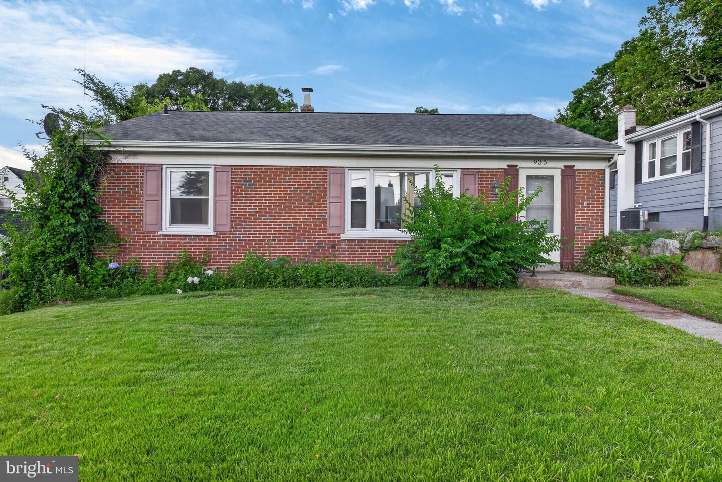 Property Photo: 935 Wabank Street PA 17603