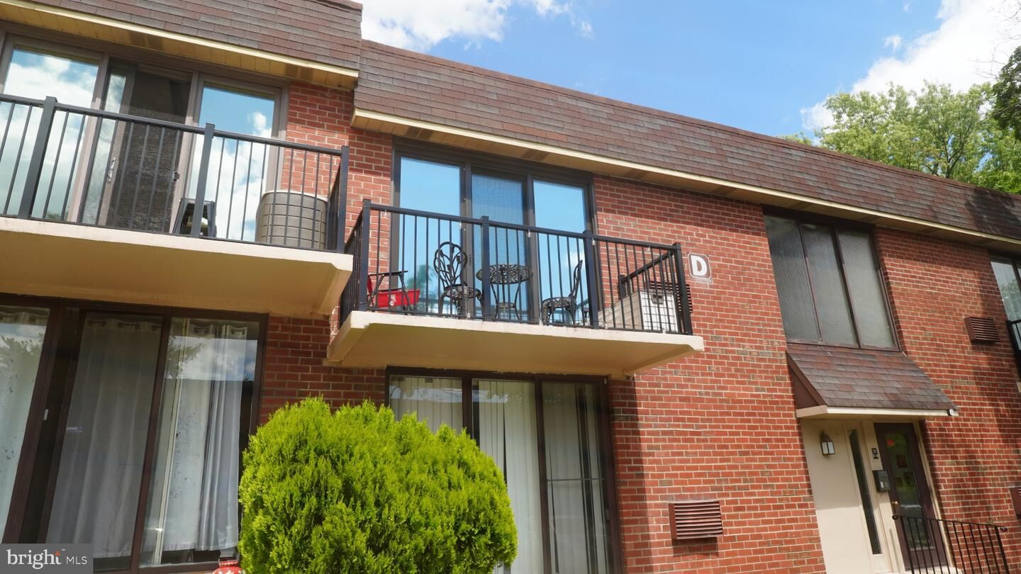 Property Photo:  100 E Glenolden Avenue D-7  PA 19036 
