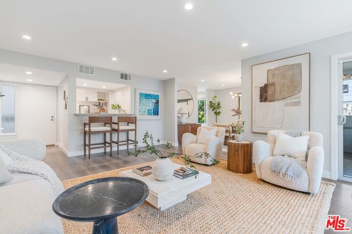 Property Photo:  930 California Ave  CA 90403 