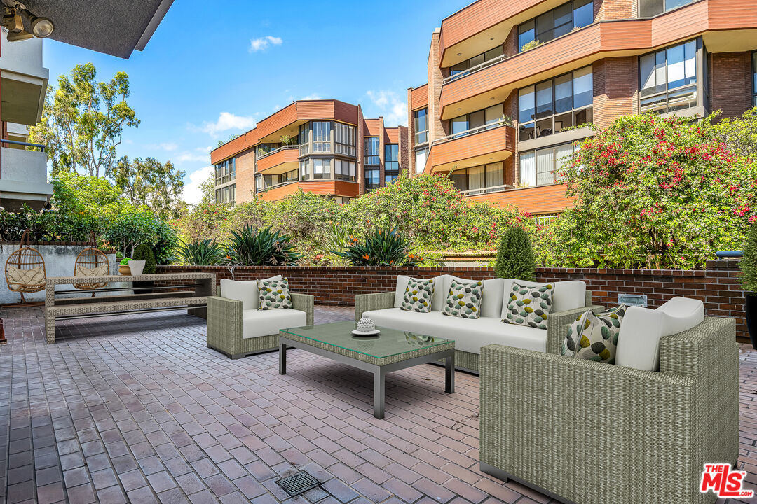 Property Photo: 200 N Swall Dr, Unit 313 CA 90211