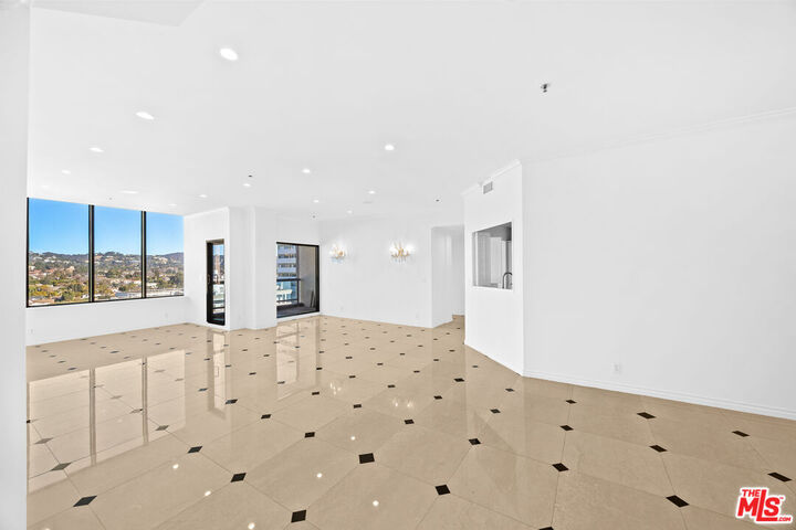 Property Photo:  10724 Wilshire Blvd  CA 90024 