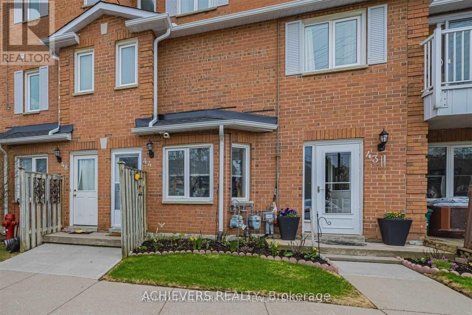 Property Photo:  510 Essa Road 44  ON L4N 7L5 