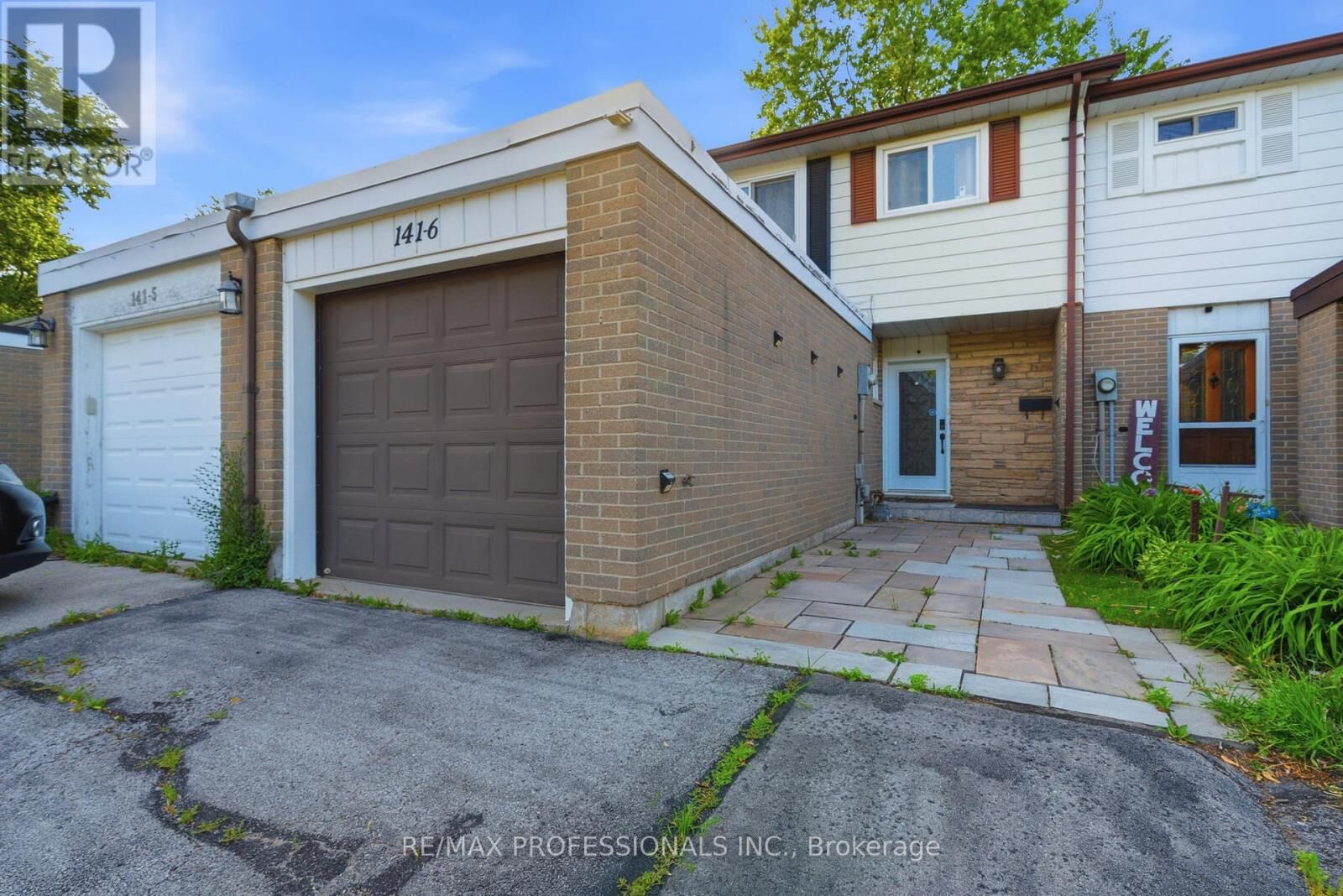 Property Photo:  141 Ripley Court 6  ON L6H 1H2 