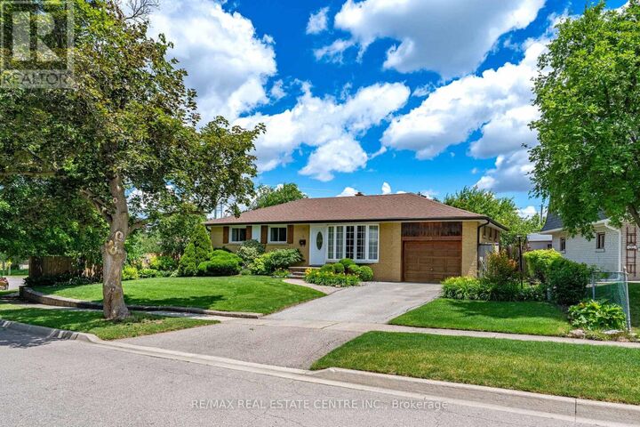 Property Photo:  5 Hale Drive  ON L7G 4C3 
