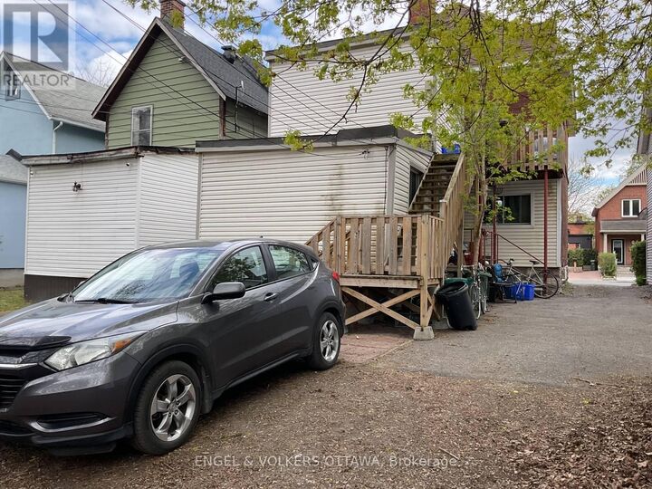 Property Photo:  85 Waverley Street East  ON K2P 0V1 