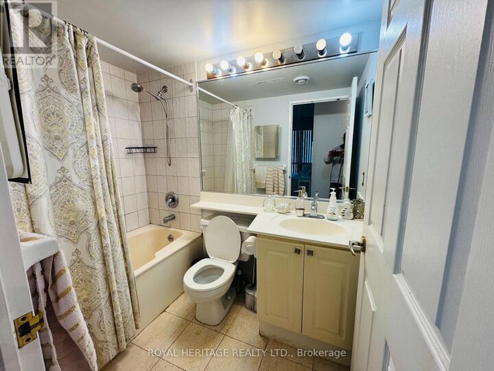Property Photo:  8 Lee Centre Drive 613  ON M1H 3H8 