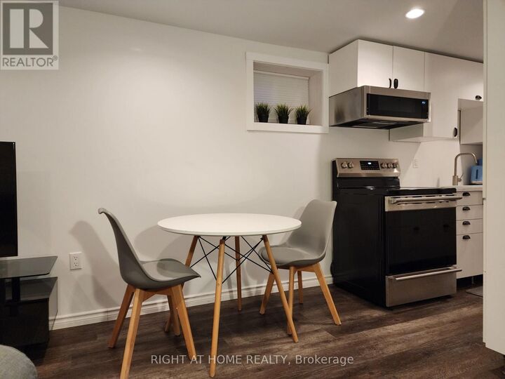 Property Photo: 1599 Sandgate Crescent Lower ON L5J 2E3