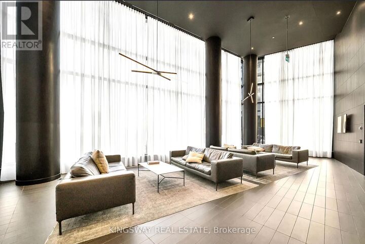 Property Photo:  3900 Confederation Parkway 413  ON L5B 4M6 