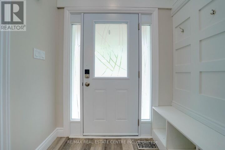 Property Photo: 76 Frances Avenue 32 ON L8E 5X2