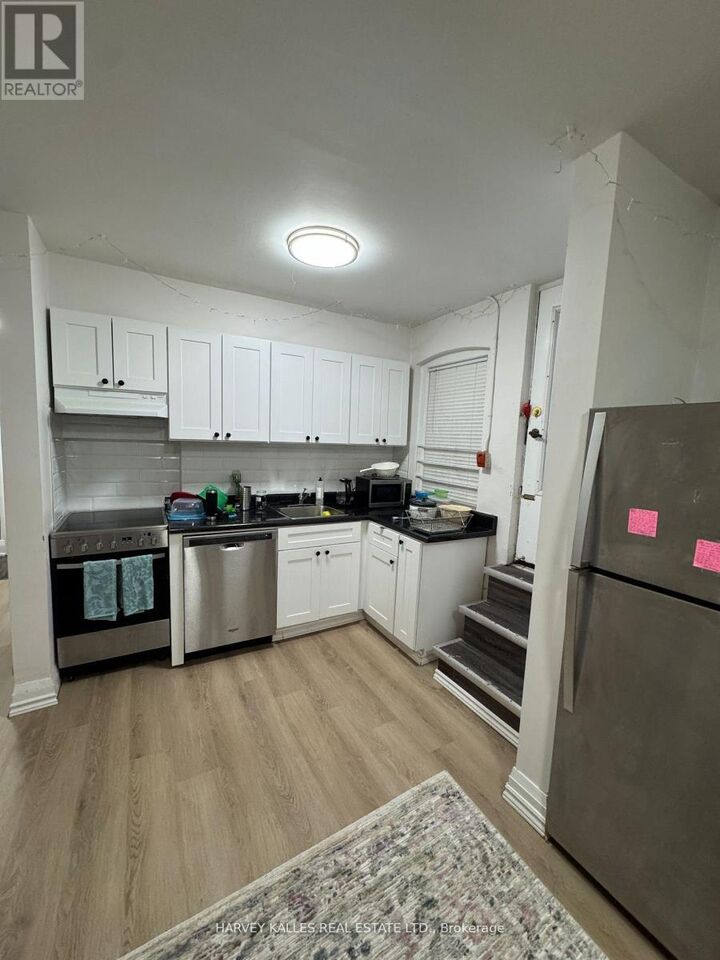 Property Photo:  1065 Bathurst Street 2  ON M5R 3G8 