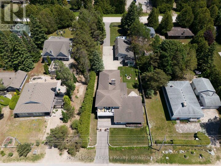 Property Photo: 319 Lakeshore Boulevard North ON N0H 2G0