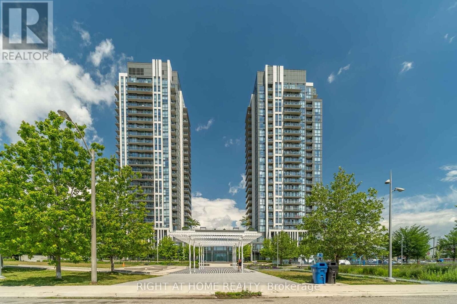 Property Photo:  15 Zorra Street 901  ON M8Z 0C1 