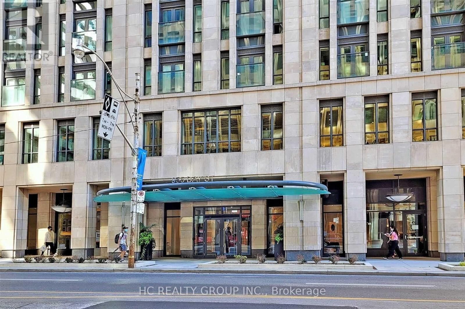 Property Photo: 955 Bay Street West #801 ON M5S 2A2