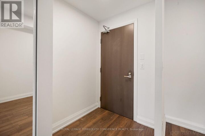 Property Photo: 7161 Yonge Street 727 ON L3T 0C8