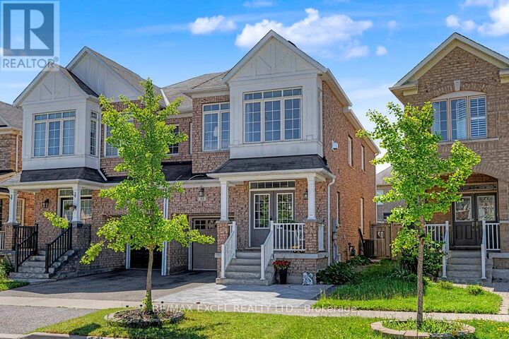 Property Photo: 33 Brown Lane ON L4A 0V1