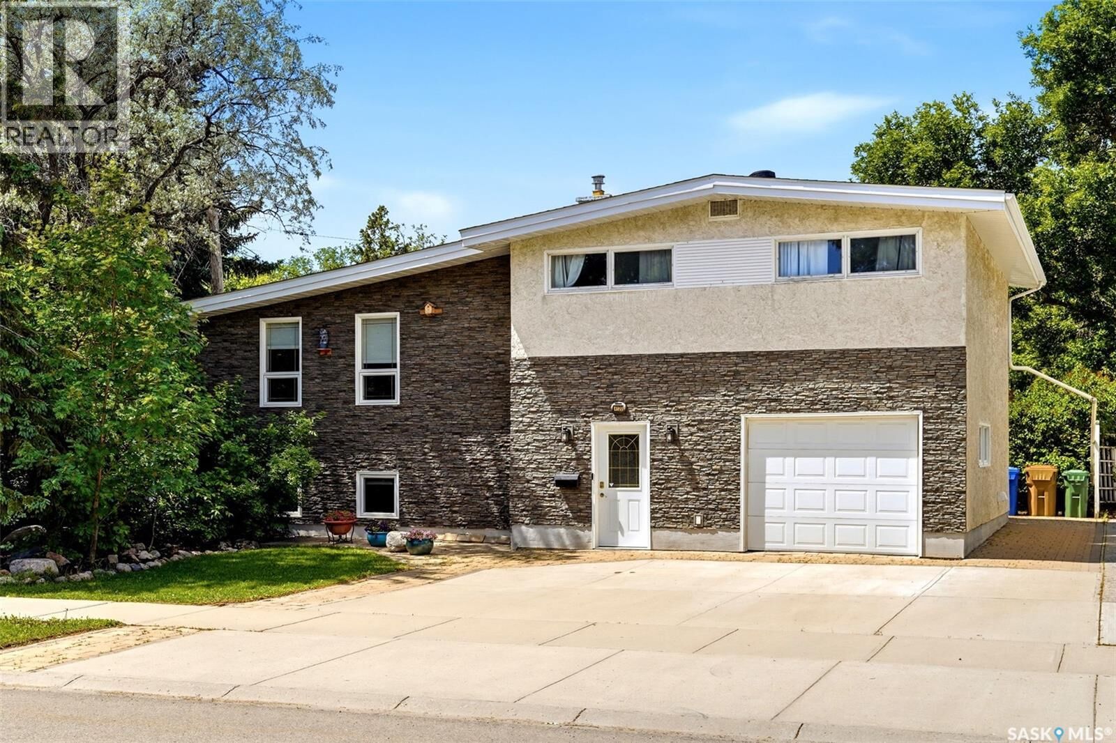 Property Photo:  4120 Hillsdale Street  SK S4S 3Z1 