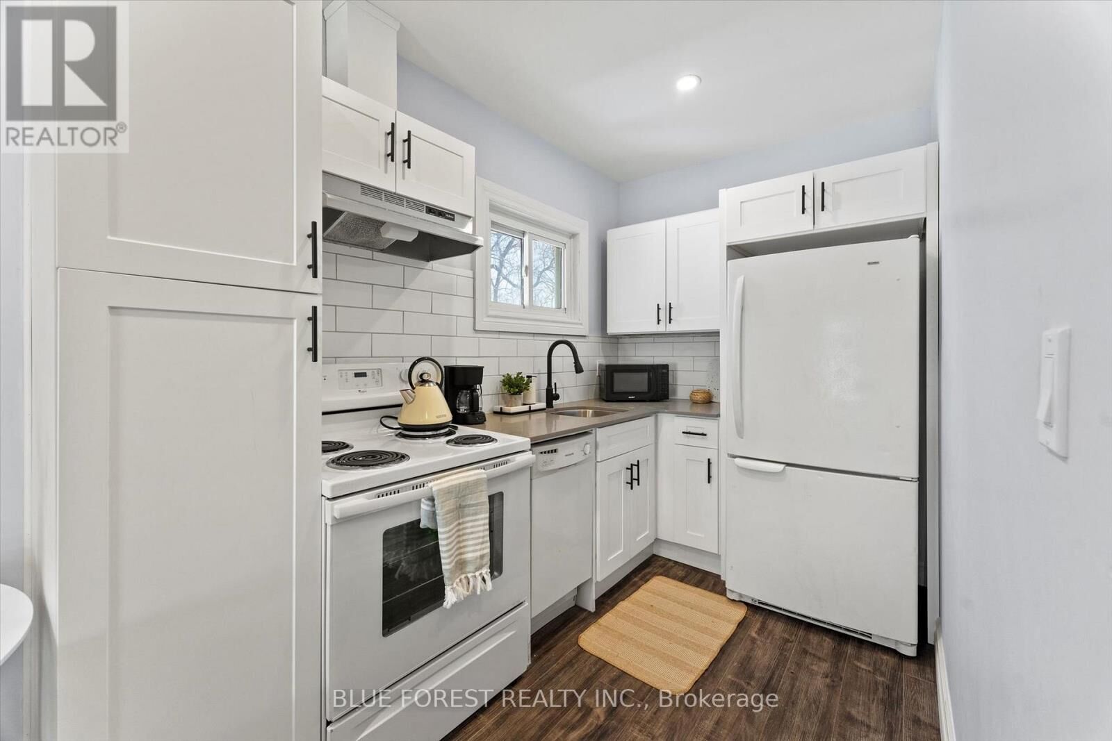 Property Photo:  135 William Street North 4  ON N7M 4L6 