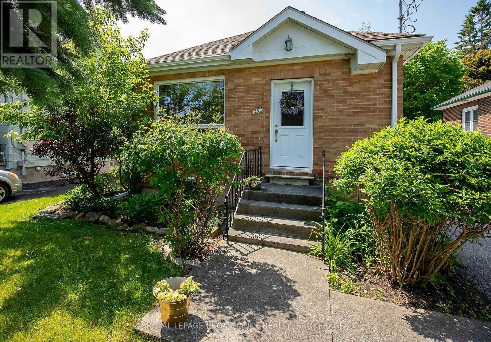 Property Photo:  238 Mack Street  ON K7L 1P7 