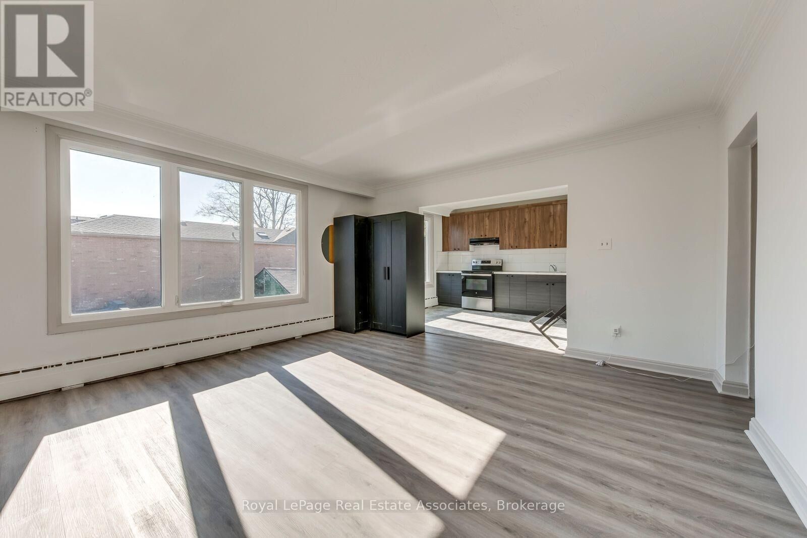 Property Photo: 362 Royal York Road 2 ON M8Y 2R2