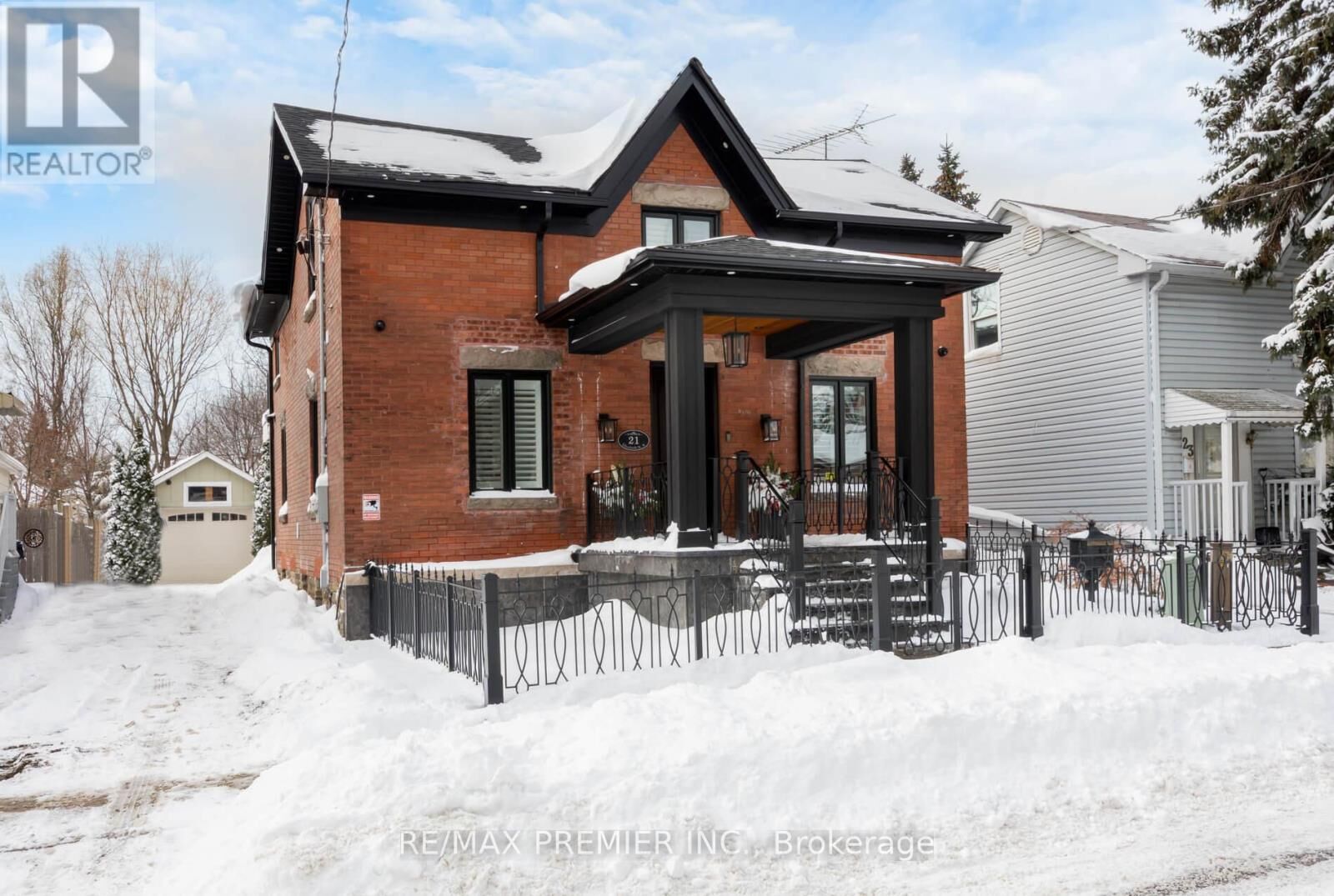Property Photo:  21 Elizabeth Street North  ON L6X 1S1 