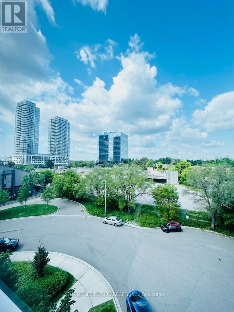 Property Photo:  275 Village Green Square 422  ON M1S 0L8 
