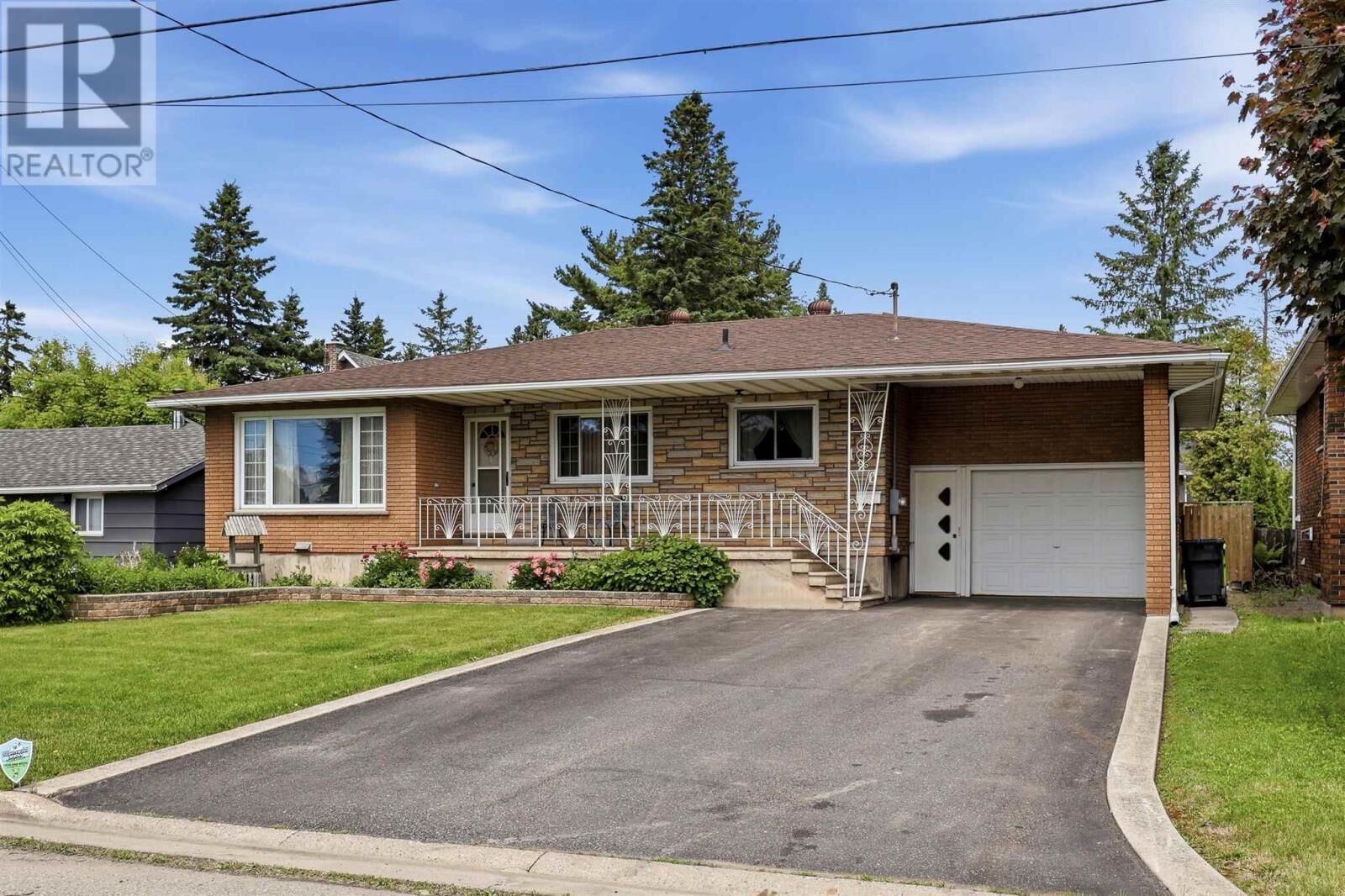 Property Photo:  120 Vivian Ave  ON P6C 2G1 