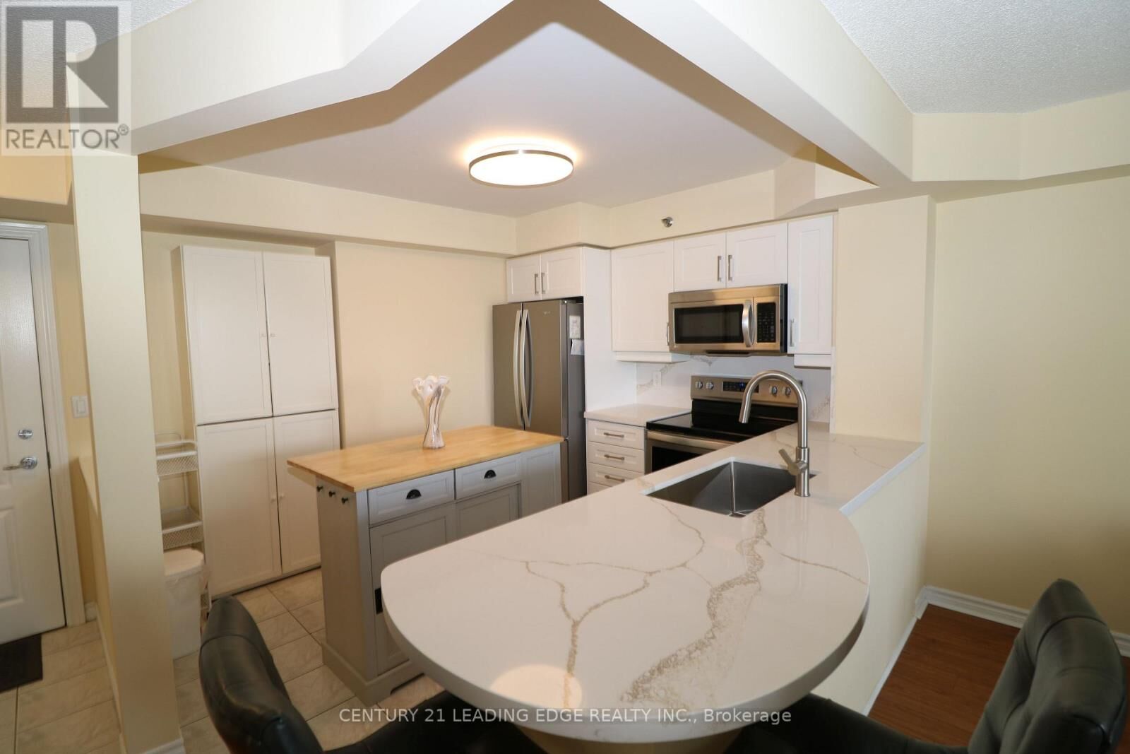 Property Photo:  4640 Kimbermount Avenue 305  ON L5M 5W6 