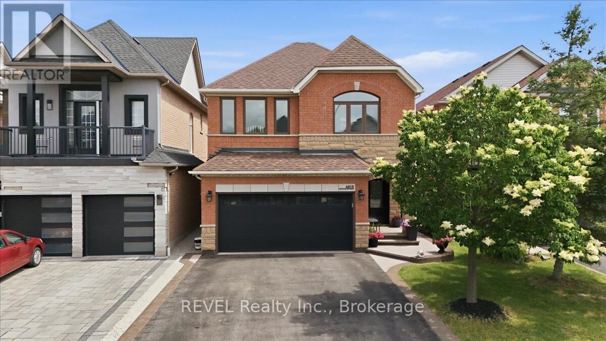 Property Photo:  4819 Bloomburg Drive  ON L5M 7K4 