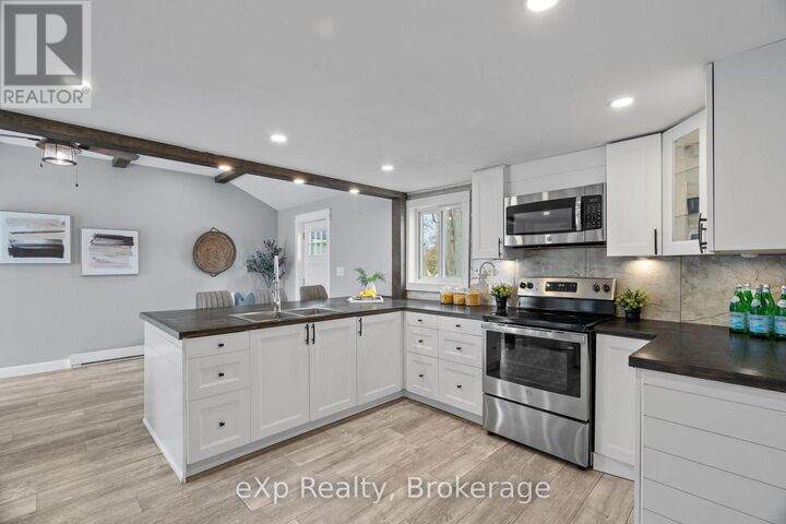 Property Photo:  236 Sydenham Street  ON N7G 1V3 