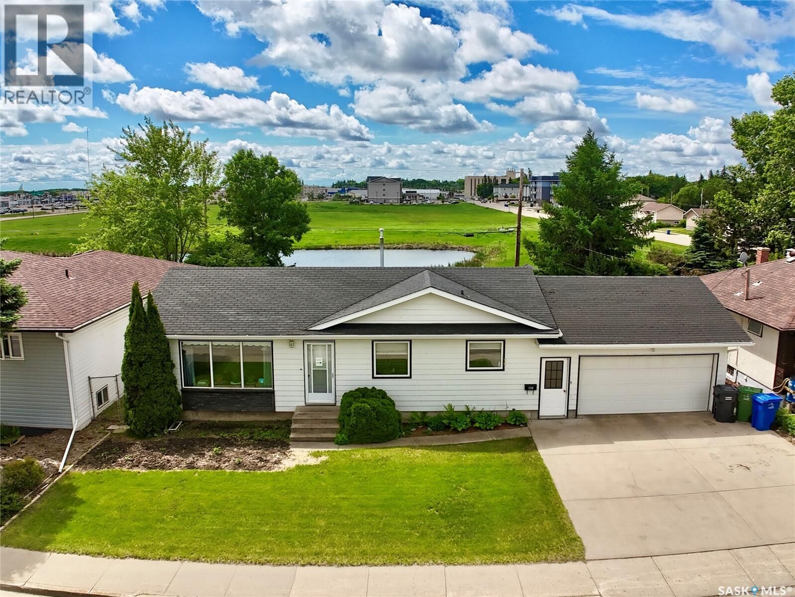 Property Photo: 136 Darlington Street E SK S3N 0E1