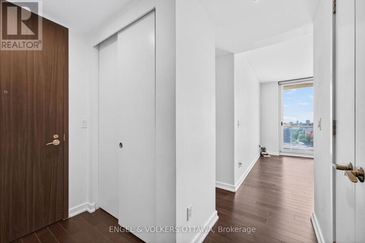 Property Photo: 300 Lisgar Street 1210 ON K2P 0E2