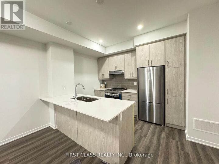 Property Photo: 141 Honeycrisp Crescent Th194 ON L4K 0N7