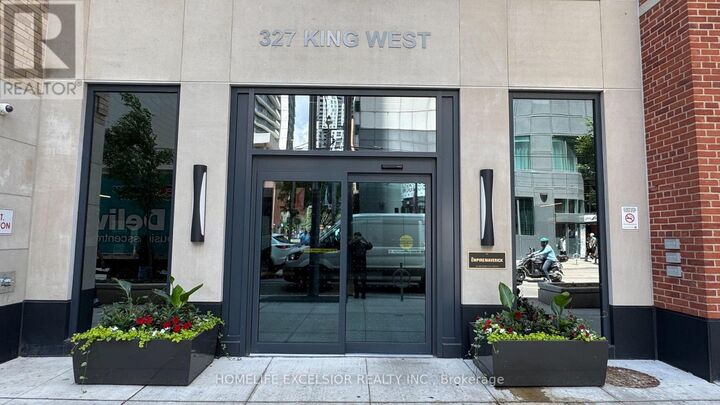 Property Photo:  327 King Street West 1805  ON M5V 0W7 