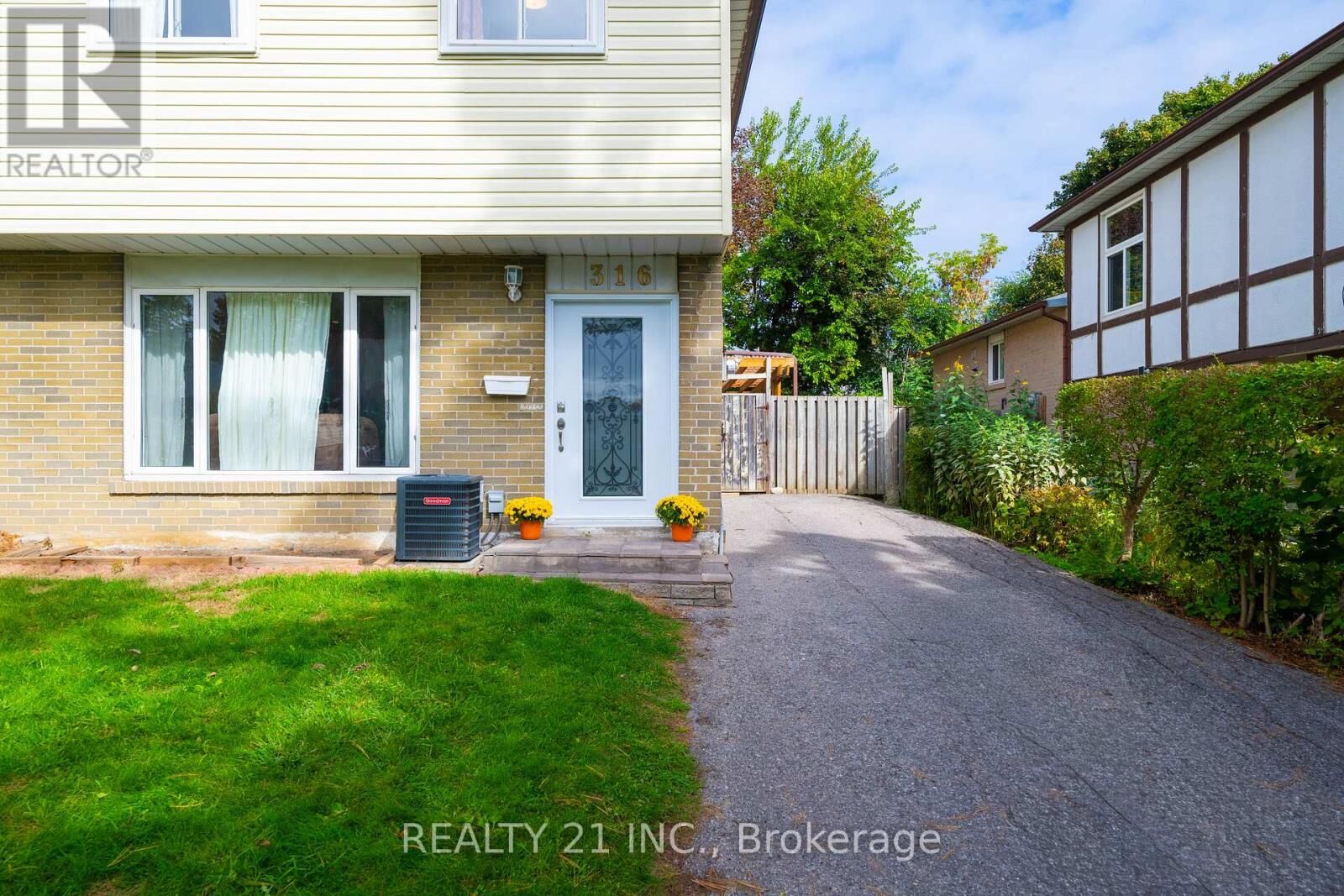 Property Photo:  316 Hollyberry Trail  ON M2H 2P4 