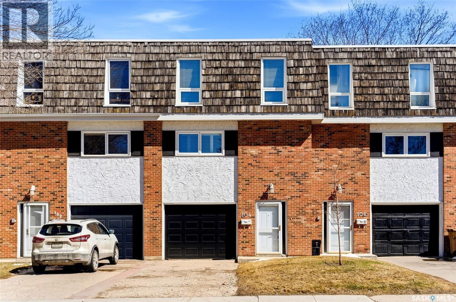 Property Photo: 104 Lockwood Road SK S4S 3G2