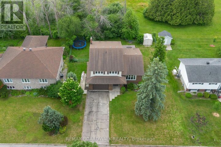 Property Photo:  8 Jessie Drive  ON K7H 3J1 