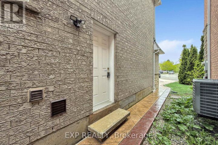 Property Photo:  50 Walford Road Lower  ON L3S 0A1 