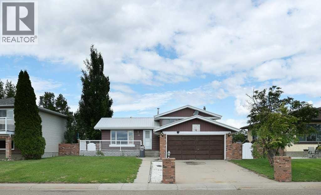 Property Photo:  24 Lake Stafford Drive East  AB T1R 0P4 