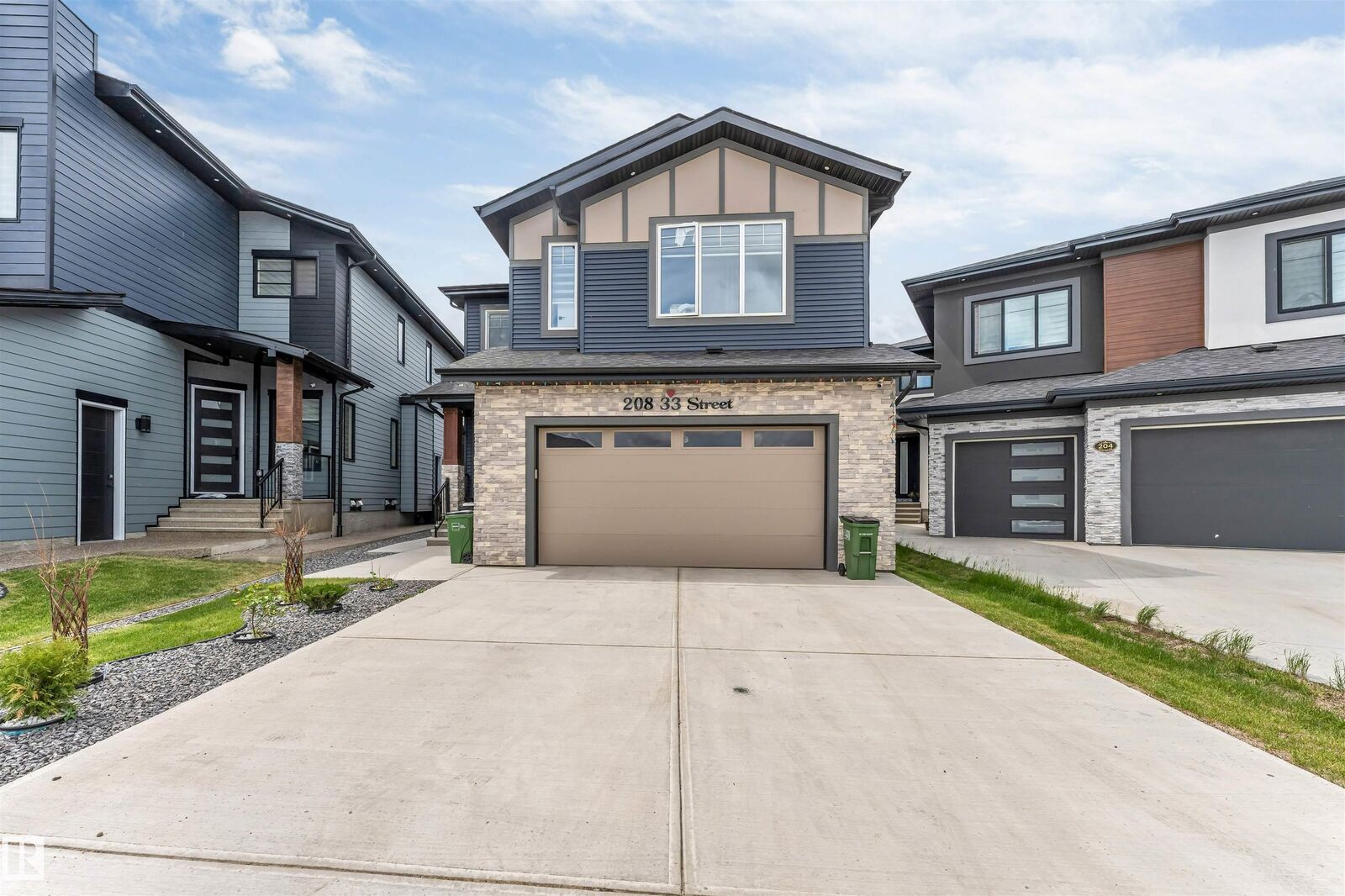 Property Photo:  208 33 Street SW  AB T6X 3C7 