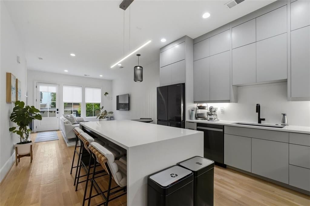 Property Photo:  677 Exchange Street SE  GA 30315 
