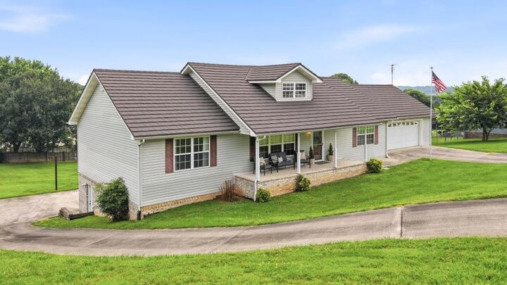 Property Photo:  204 Rosewood Drive NE  TN 37312 