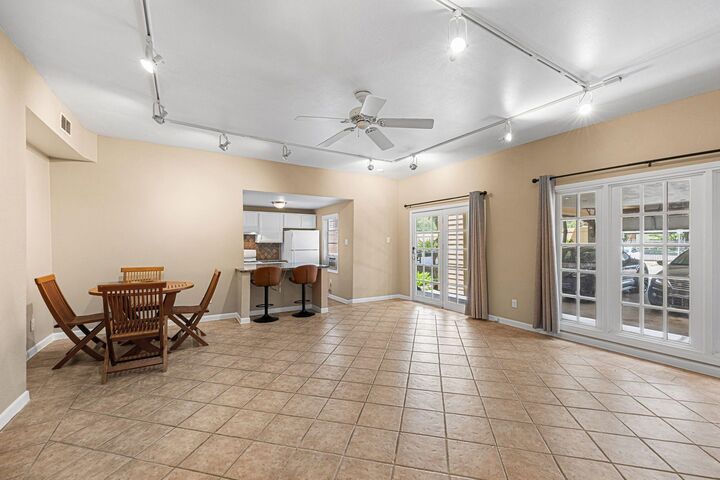 Property Photo: 702-1/2 Avondale Street TX 77006