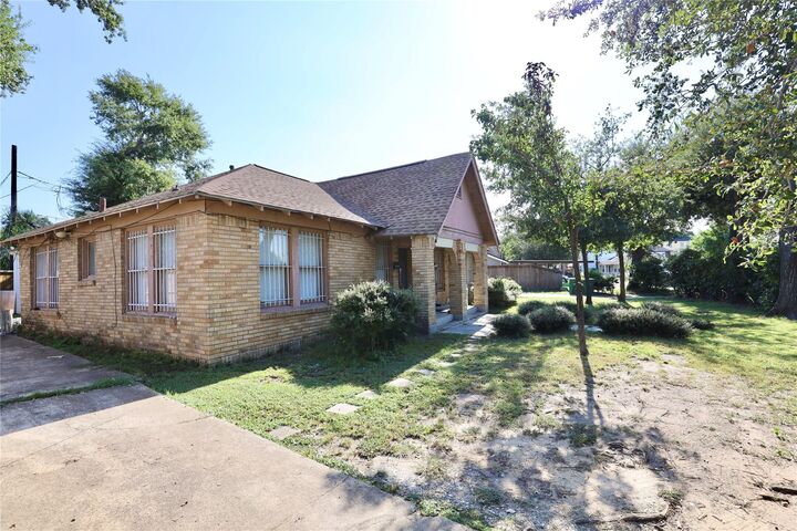 Property Photo:  1125 Usener Street  TX 77009 