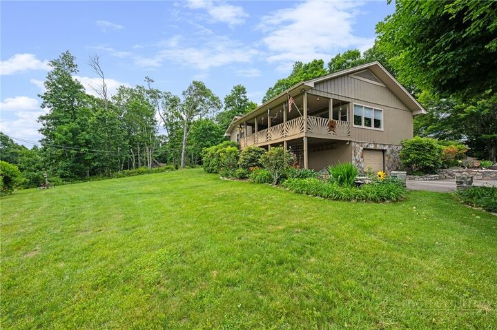 Property Photo: 711 Linhigh Drive NC 28657