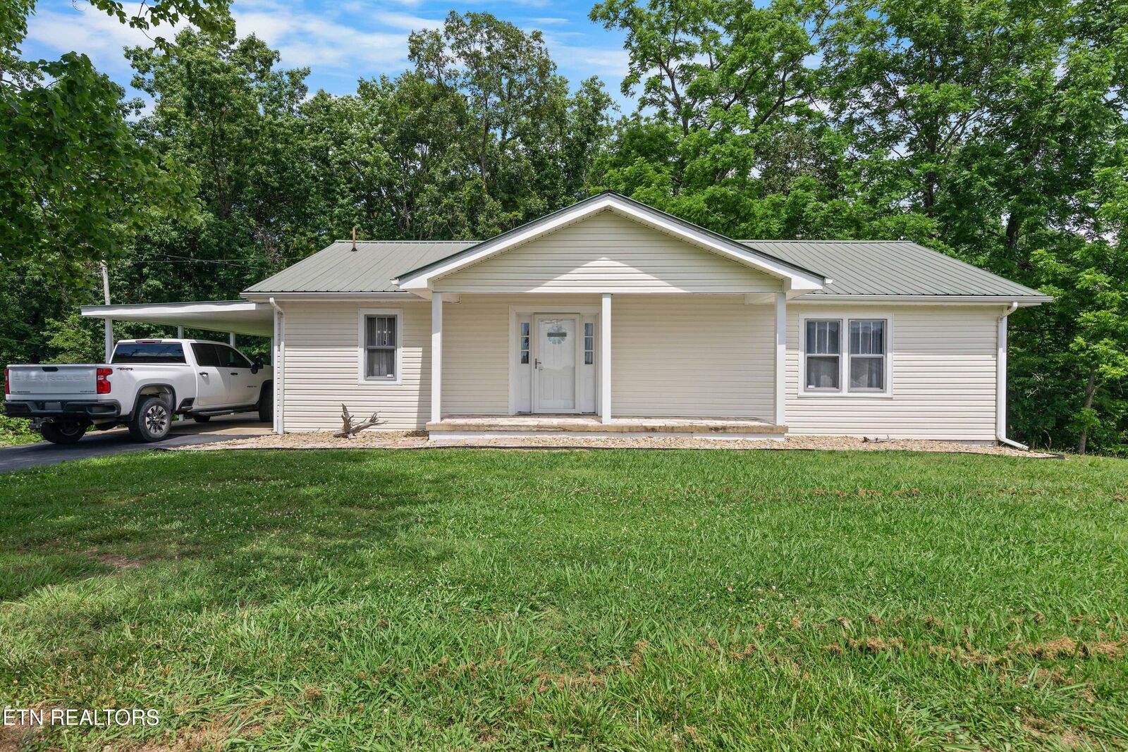 Property Photo: 2473 Long Hollow Rd TN 37766
