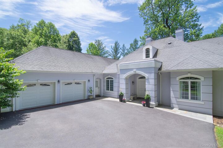 Property Photo:  29 Halsey Pond Lane  NY 10533 