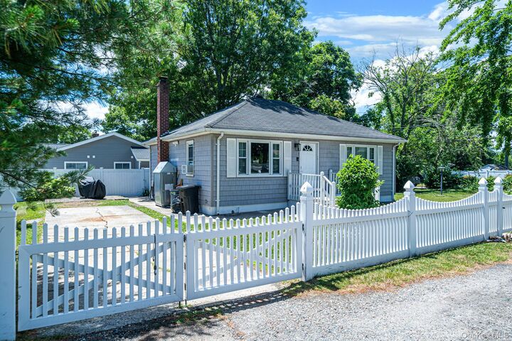 Property Photo:  14 Pinelawn Avenue  NY 11738 