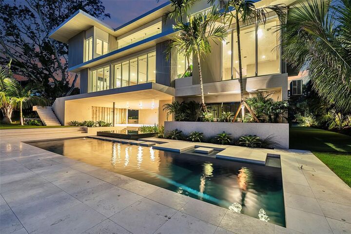 Property Photo: 500 Harbor Cove Circle FL 34228